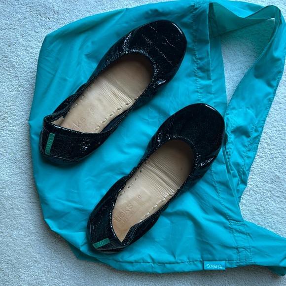 Tieks black patent ballet flats size 9 - Picture 2 of 6